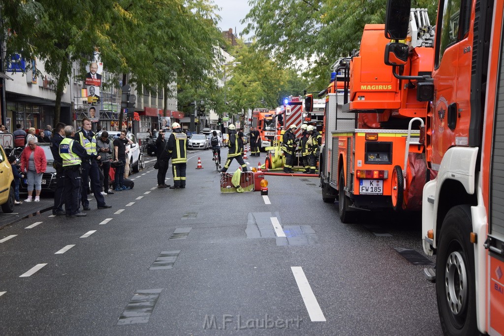 Feuer 2 Koeln Nippes Neusserstr P108.JPG - Miklos Laubert